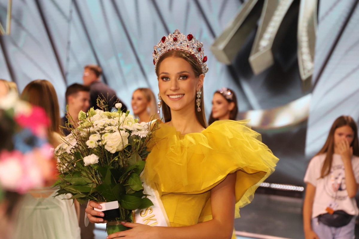 Hoa hậu Ba Lan 2021: Nhan sắc "cực phẩm" và đôi mắt xanh ấn tượng