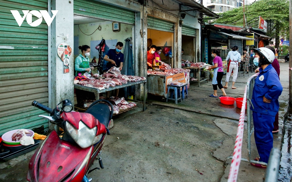 Vui buồn, hài hước chuyện "đi chợ thời dịch"    