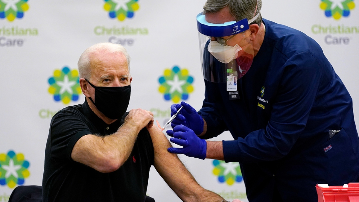 Nhân viên liên bang Mỹ bắt buộc phải tiêm vaccine COVID-19