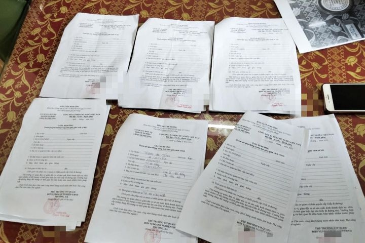 Bỏ 12 triệu mua giấy đi đường để "thông" chốt kiểm dịch tại Hà Nội