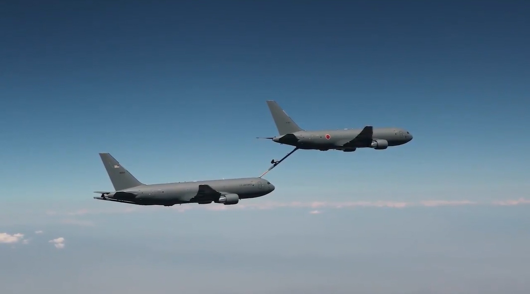 “Thùng xăng bay” KC-46 của Nhật Bản lần đầu tiếp và nhận nhiên liệu từ "đồng nghiệp"