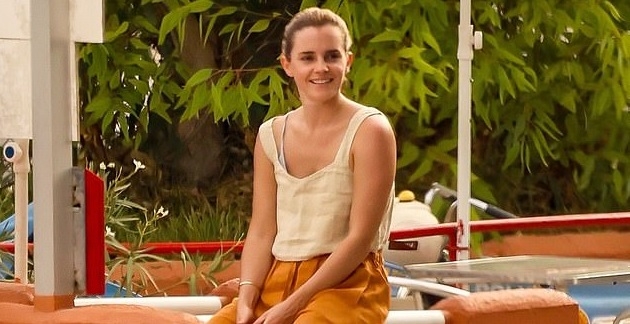 Emma Watson để mặt mộc xinh đẹp đi chơi ở Tây Ban Nha