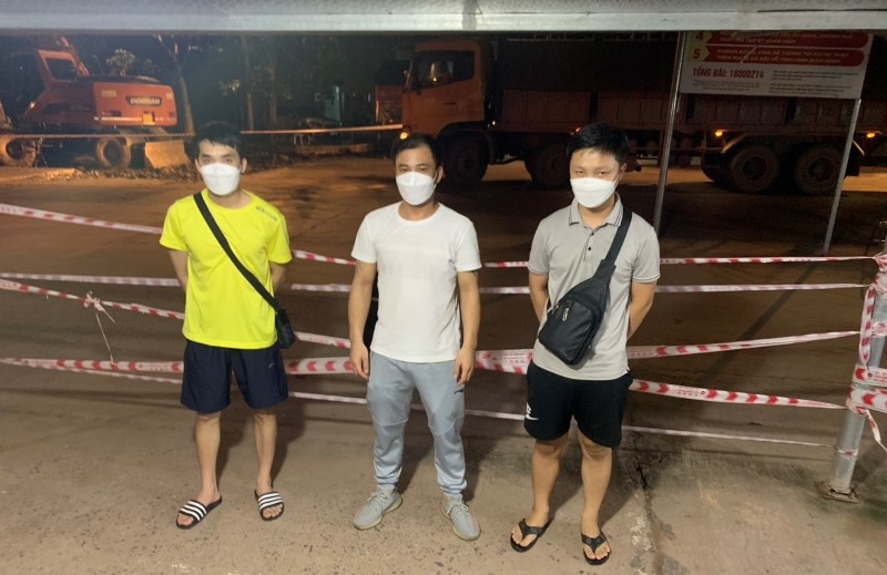 Lái xe hướng dẫn khách khai báo gian dối để "vượt chốt" vào địa bàn Quảng Ninh