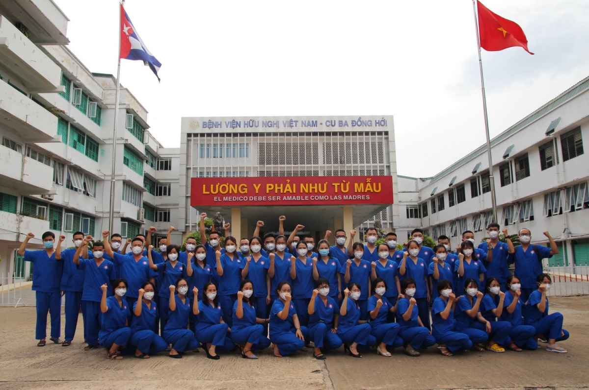 50 bác sĩ, nhân viên y tế tỉnh Quảng Bình lên đường hỗ trợ TP.HCM chống dịch