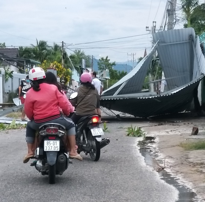 Ninh Thuận, Tiền Giang và Bến Tre bất ngờ bị lốc xoáy gây thiệt hại nặng