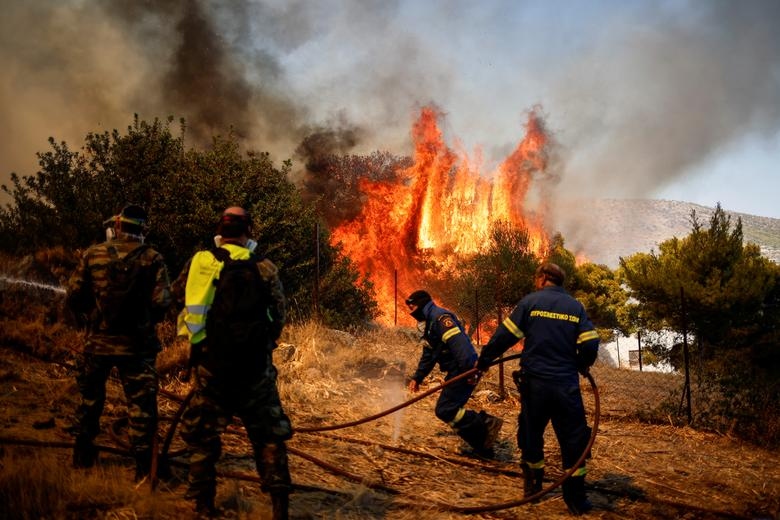 Châu Âu “quay cuồng” với nắng nóng kỷ lục và hàng chục nghìn vụ cháy rừng