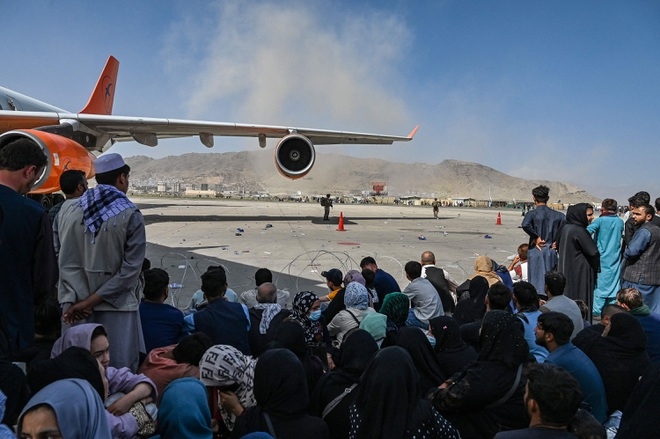 Giẫm đạp tại cổng vào sân bay Kabul: Ít nhất 17 người bị thương