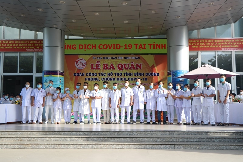 Đoàn y bác sĩ Ninh Thuận lên đường hỗ trợ Bình Dương chống dịch