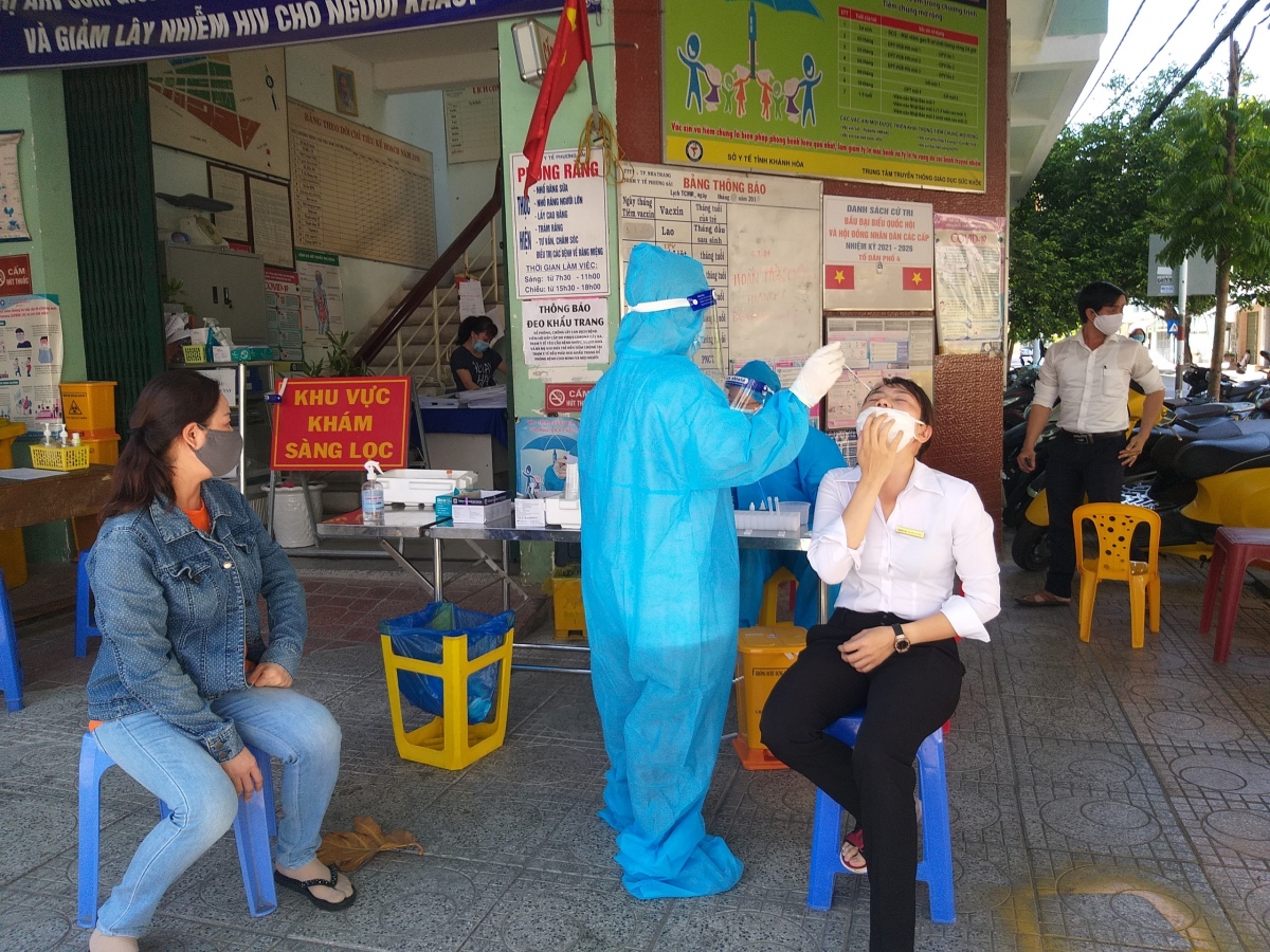 Số ca Covid-19 mới liên tục phát sinh, Khánh Hòa đẩy nhanh tiêm vaccine