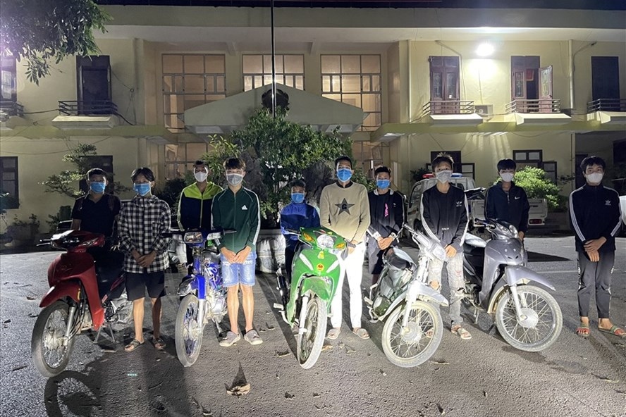 Đi xe máy lạng lách đánh võng, một nhóm thanh, thiếu niên ở Mộc Châu bị xử lý vi phạm