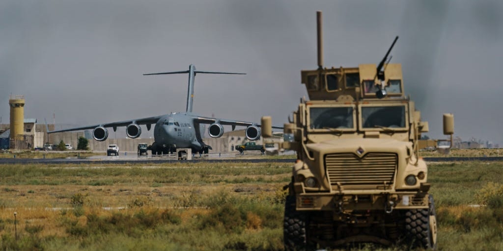 Quân đội Mỹ vô hiệu hóa 73 máy bay trước khi rời sân bay Kabul
