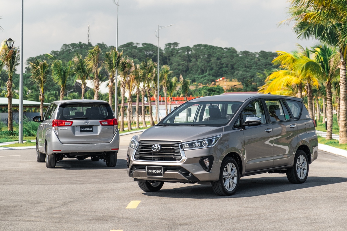 Toyota Innova lần đầu lọt Top 10 mẫu xe bán ế nhất tháng