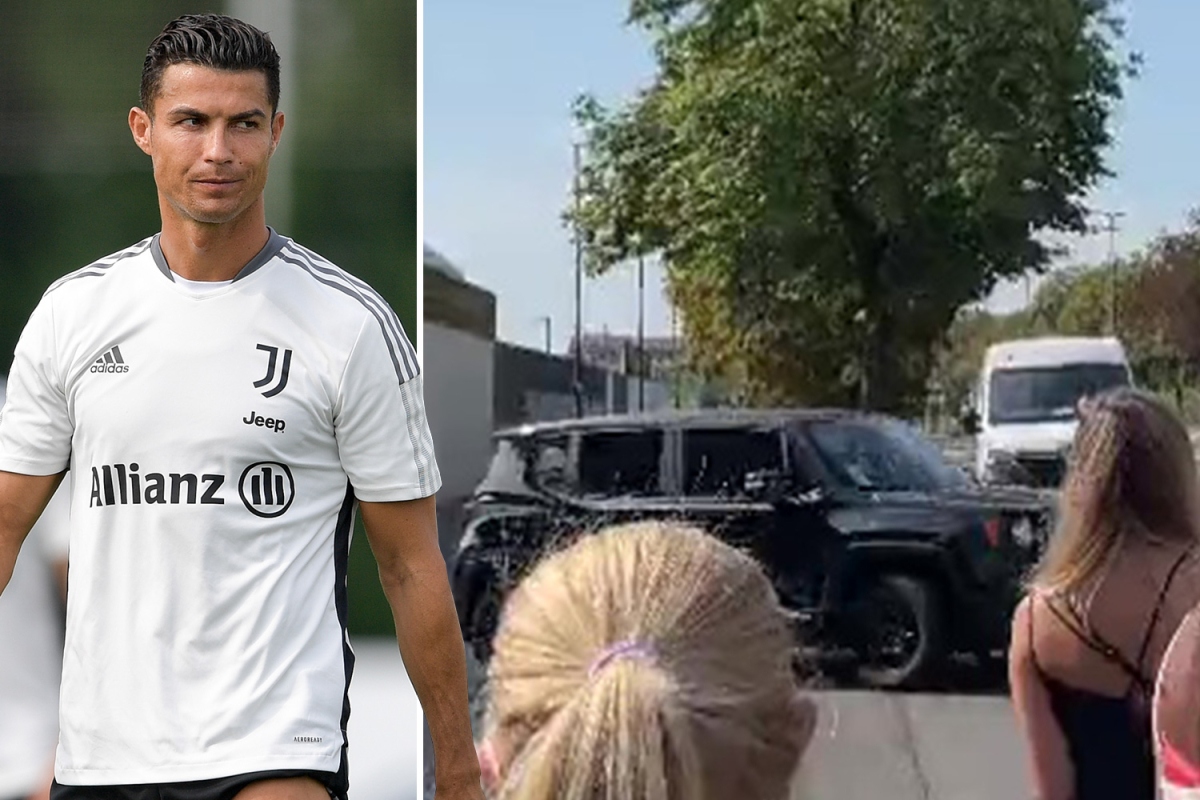 Ronaldo chia tay các đồng đội, rời khỏi đại bản doanh của Juventus