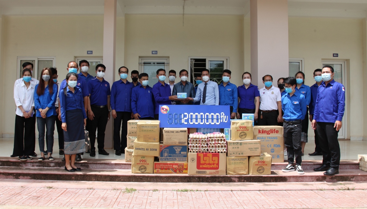 Đoàn Thanh niên Lào hỗ trợ sinh viên Việt Nam phòng chống covid-19