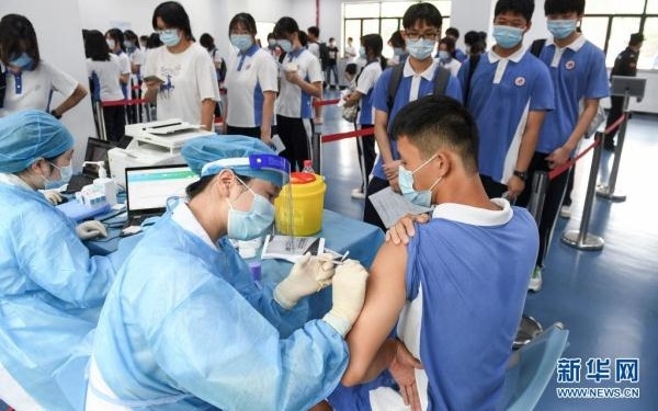 Biến thể Delta hoành hành, Trung Quốc tăng tốc tiêm vaccine Covid-19 cho thanh thiếu niên