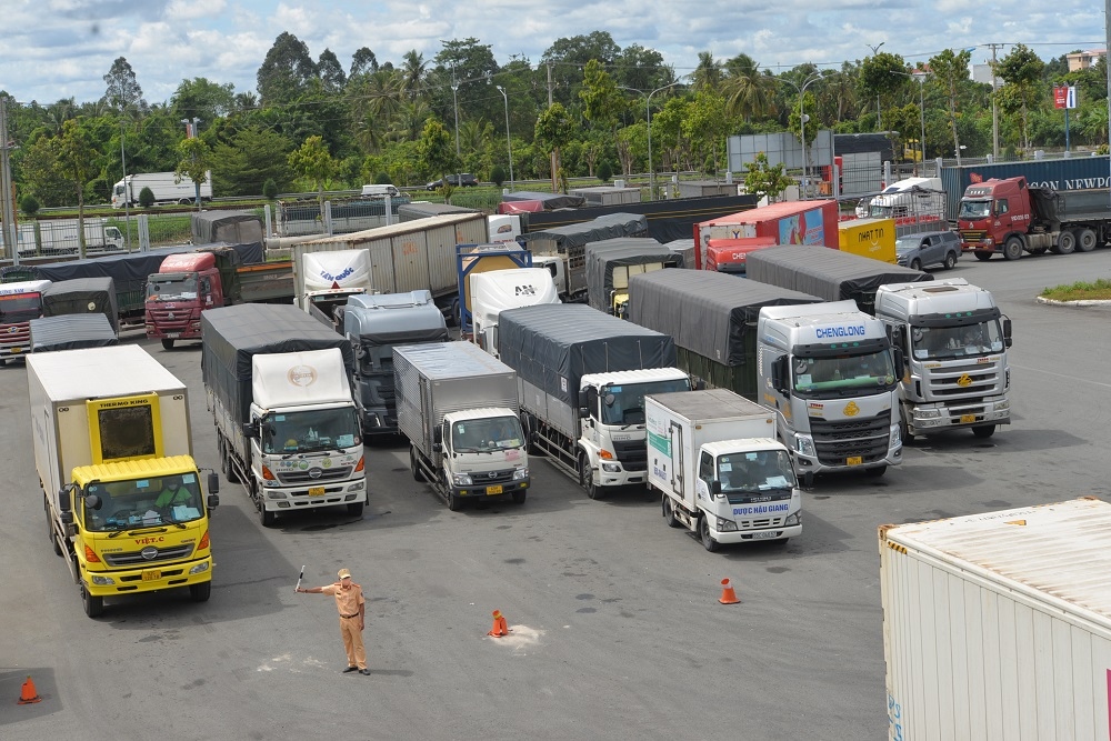 Xe tải, xe container đáp ứng đầy đủ giấy tờ được lưu thông vào Cần Thơ