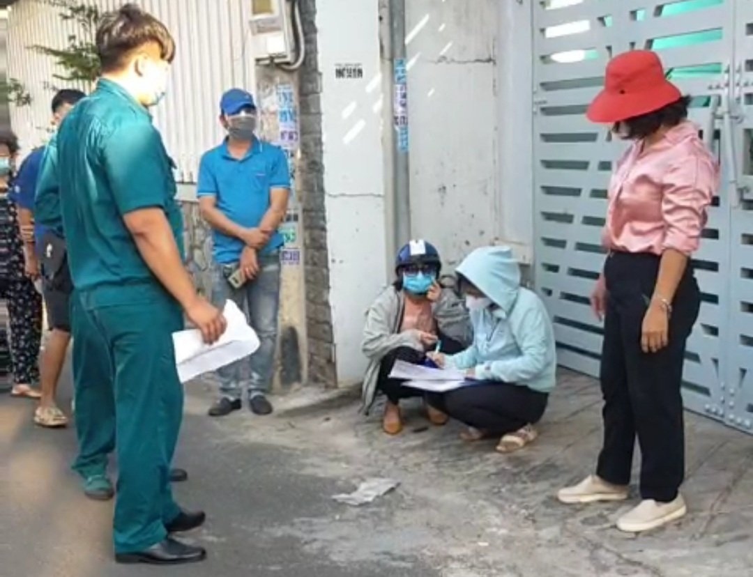 Nóng 24h: Xử lý người tung clip bí thư phường to tiếng với tổ trưởng liên ngành