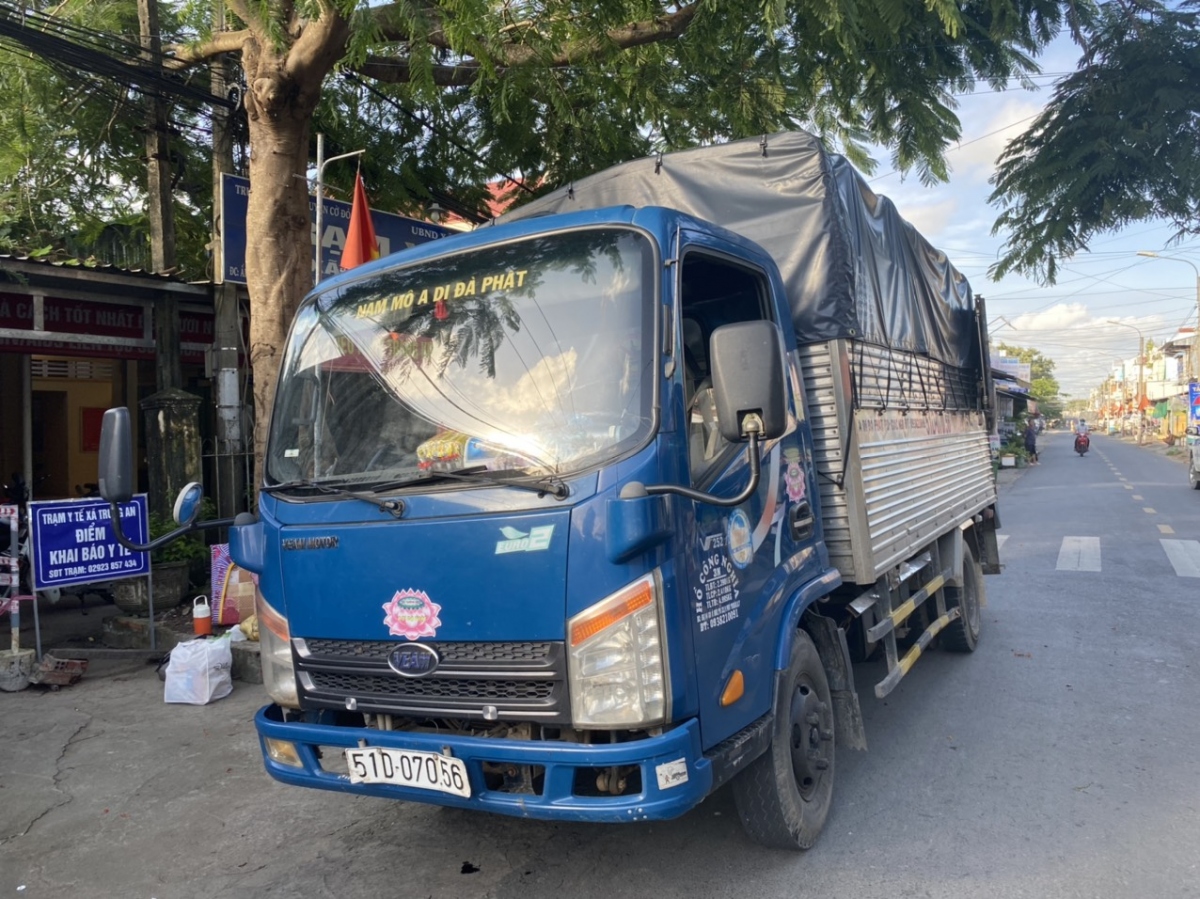 Xe tải “luồng xanh” chở người từ TP.HCM về Cần Thơ với giá 3,5 triệu đồng