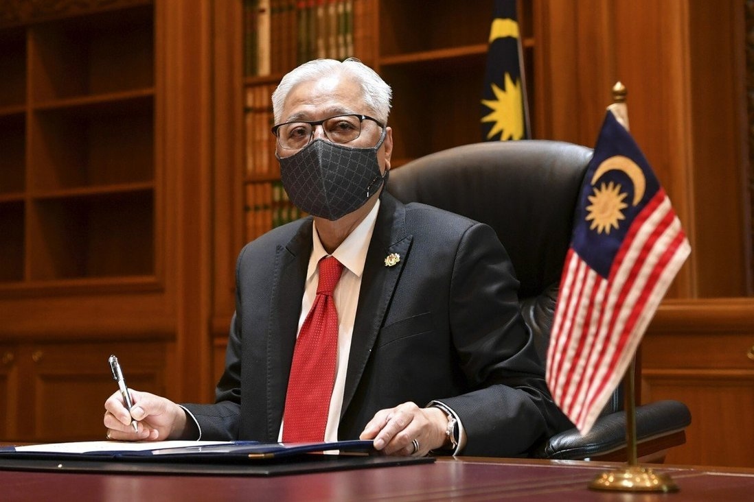Thủ tướng Malaysia phải cách ly y tế sau khi tiếp xúc trực tiếp với bệnh nhân Covid-19