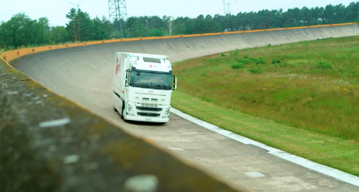 Xe tải điện Futuricum lập kỷ lục Guinness thế giới đi được 1.099 km trong một lần sạc