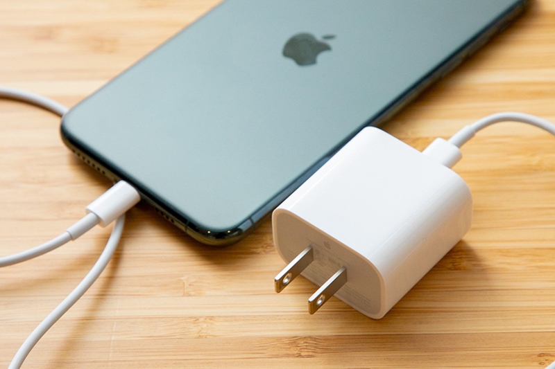 Châu Âu yêu cầu iPhone có cổng USB-C, rời bỏ Lightning