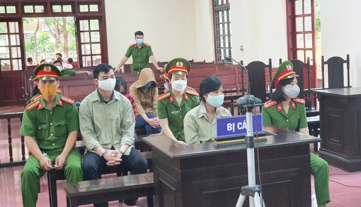 Bị cáo Nguyễn Thị Kim Anh, cựu thanh tra Bộ Xây dựng lĩnh án 15 năm tù