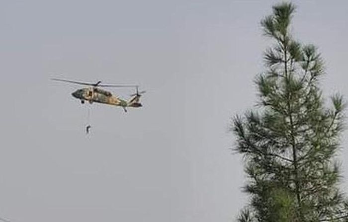 Cảnh tượng Taliban treo lơ lửng người dưới trực thăng Black Hawk gây tranh cãi