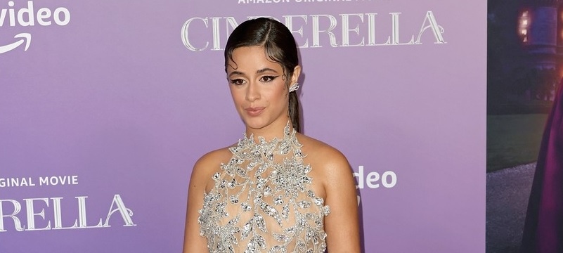 Camila Cabello tái xuất gợi cảm trong buổi ra mắt phim "Cinderella"