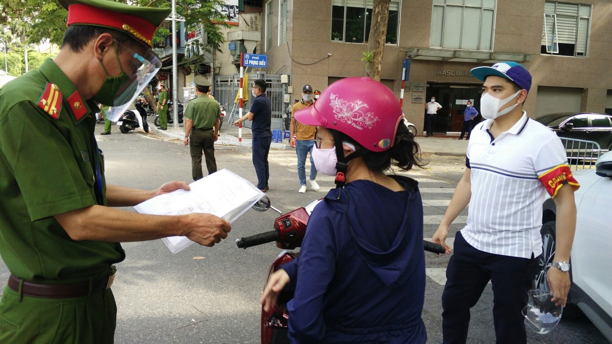 Ngày 2/9, Hà Nội xử phạt hơn 1.500 trường hợp vi phạm phòng, chống dịch