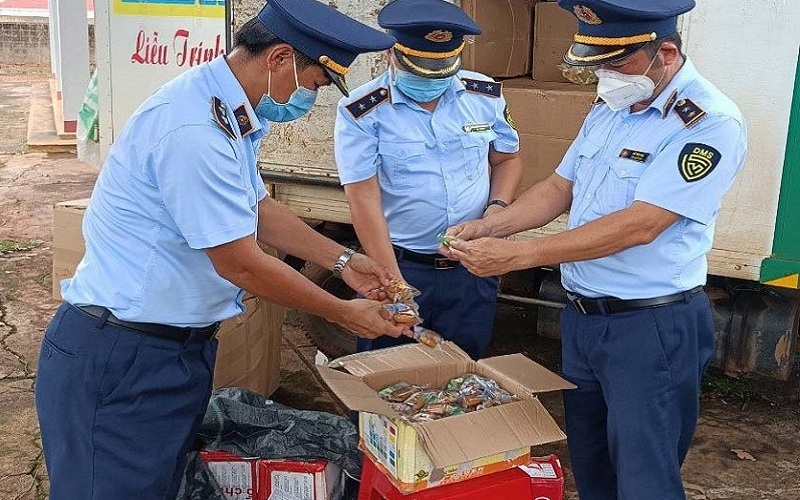 Gia Lai phát hiện xe “luồng xanh” vận chuyển trên 3.000 bánh Trung thu nhập lậu