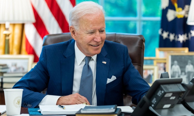 Căng thẳng ngoại giao Pháp-Mỹ hạ nhiệt sau cuộc điện đàm Biden-Macron