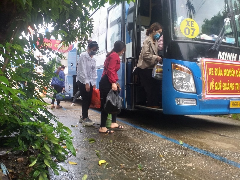 Bình Thuận đưa 15 người “thông chốt” kiểm soát dịch bằng xe đông lạnh về quê