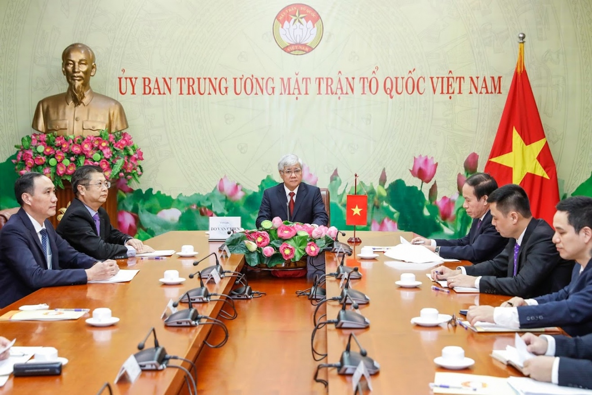Chủ tịch Ủy ban MTTQ Việt Nam điện đàm với Chủ tịch Chính hiệp toàn quốc Trung Quốc