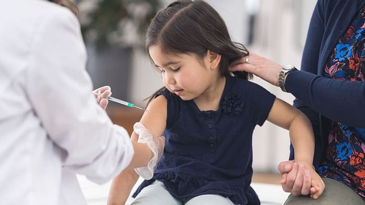 Tiêm vaccine Covid-19 cho trẻ em: Vấn đề cấp thiết hay tình huống khó xử về đạo đức?
