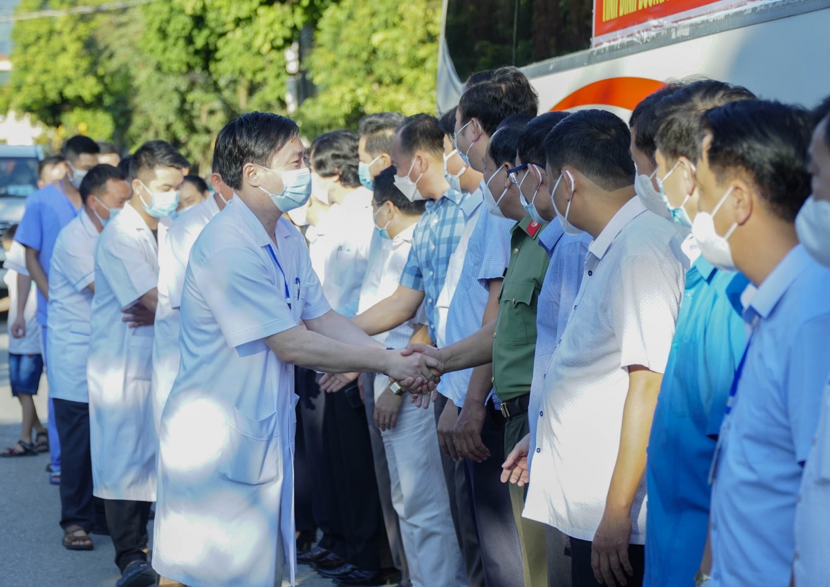 Điện Biên tăng cường cán bộ y tế hỗ trợ tỉnh Bình Dương chống dịch