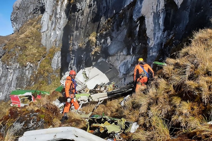 Indonesia tìm thấy hộp đen và thi thể phi hành đoàn máy bay rơi ở Papua