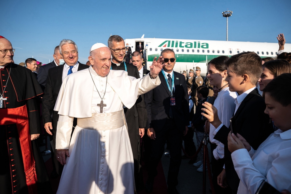 Giáo hoàng Francis lần đầu tiên công du nước ngoài sau khi phẫu thuật