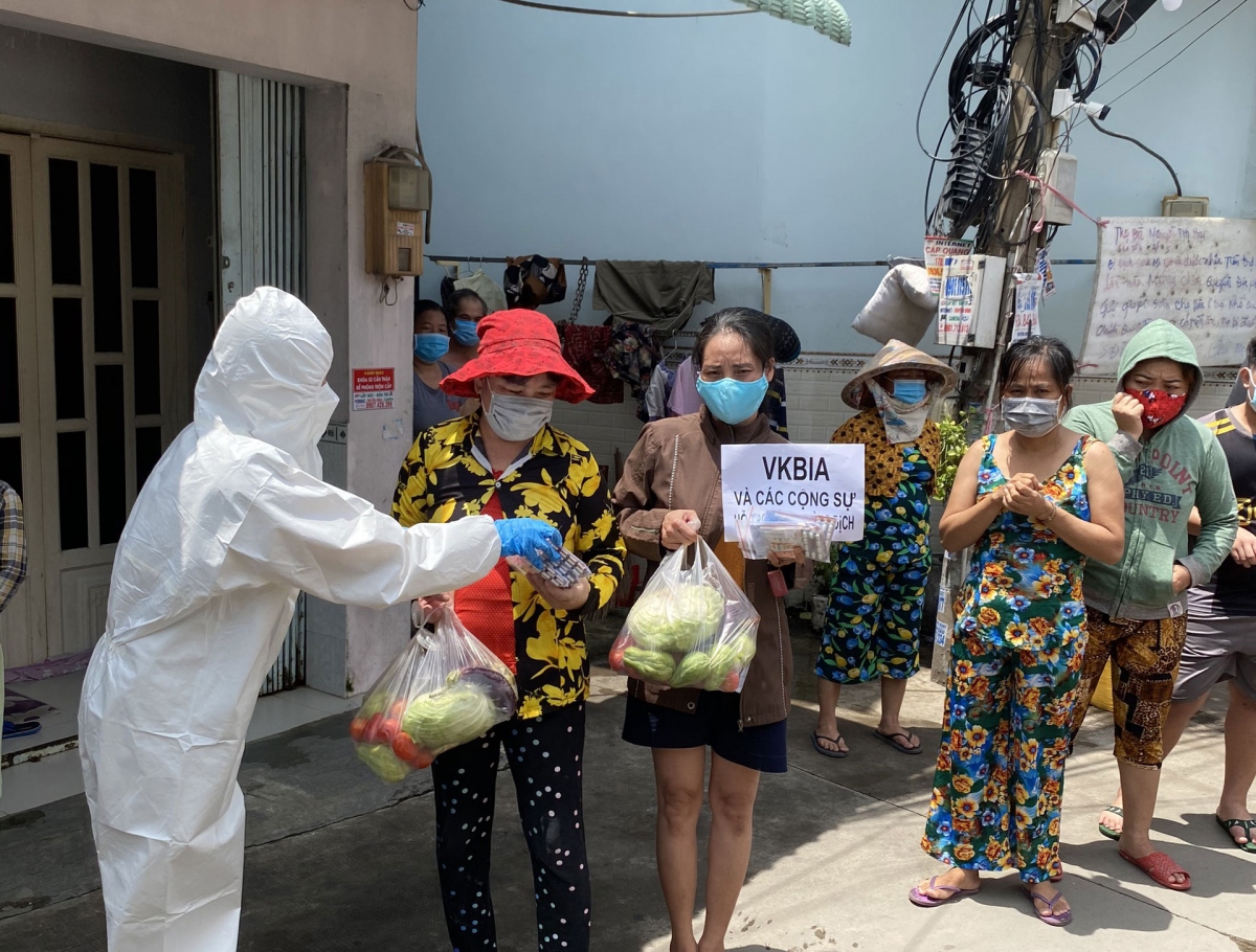 Doanh nhân Việt – Hàn chung tay hỗ trợ túi thuốc điều trị F0