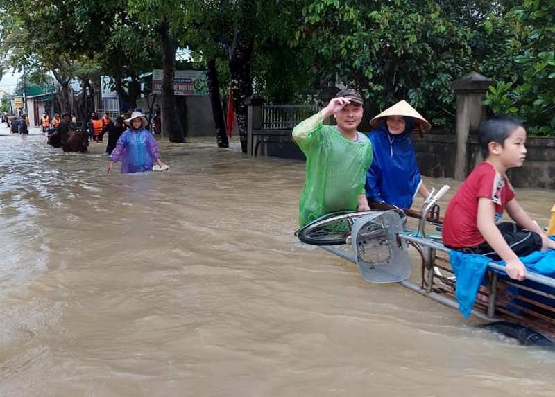 Mưa lớn khiến hàng nghìn nhà dân ở Nghệ An ngập nước