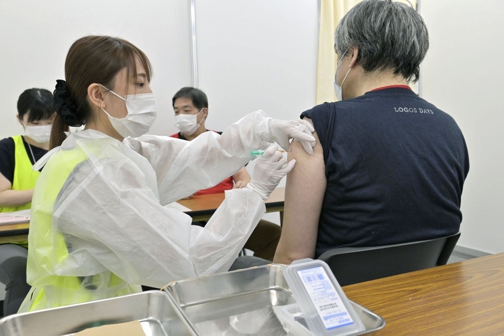 Chuyên gia y tế Nhật Bản cảnh báo về việc nới lỏng hạn chế phòng dịch