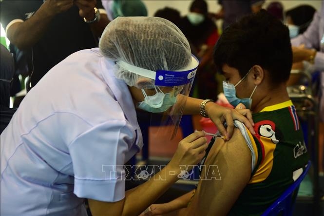 Thái Lan sắp triển khai tiêm vaccine Covid-19 cho học sinh