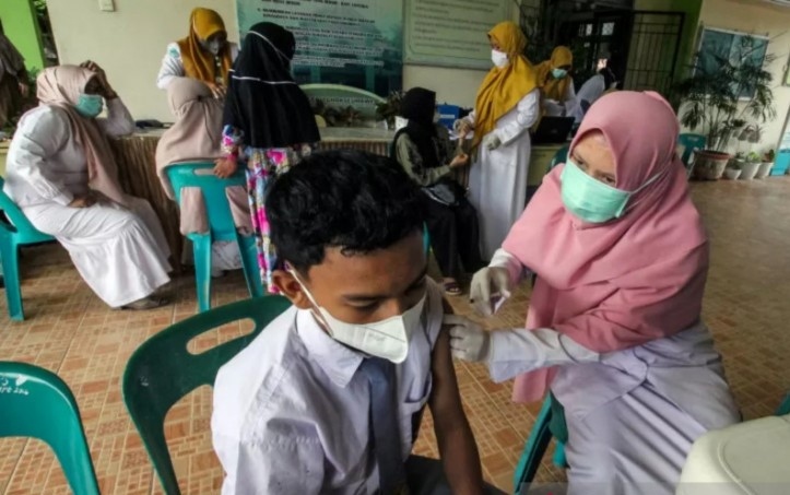 Indonesia vượt mốc tiêm 100 triệu liều vaccine ngừa Covid-19