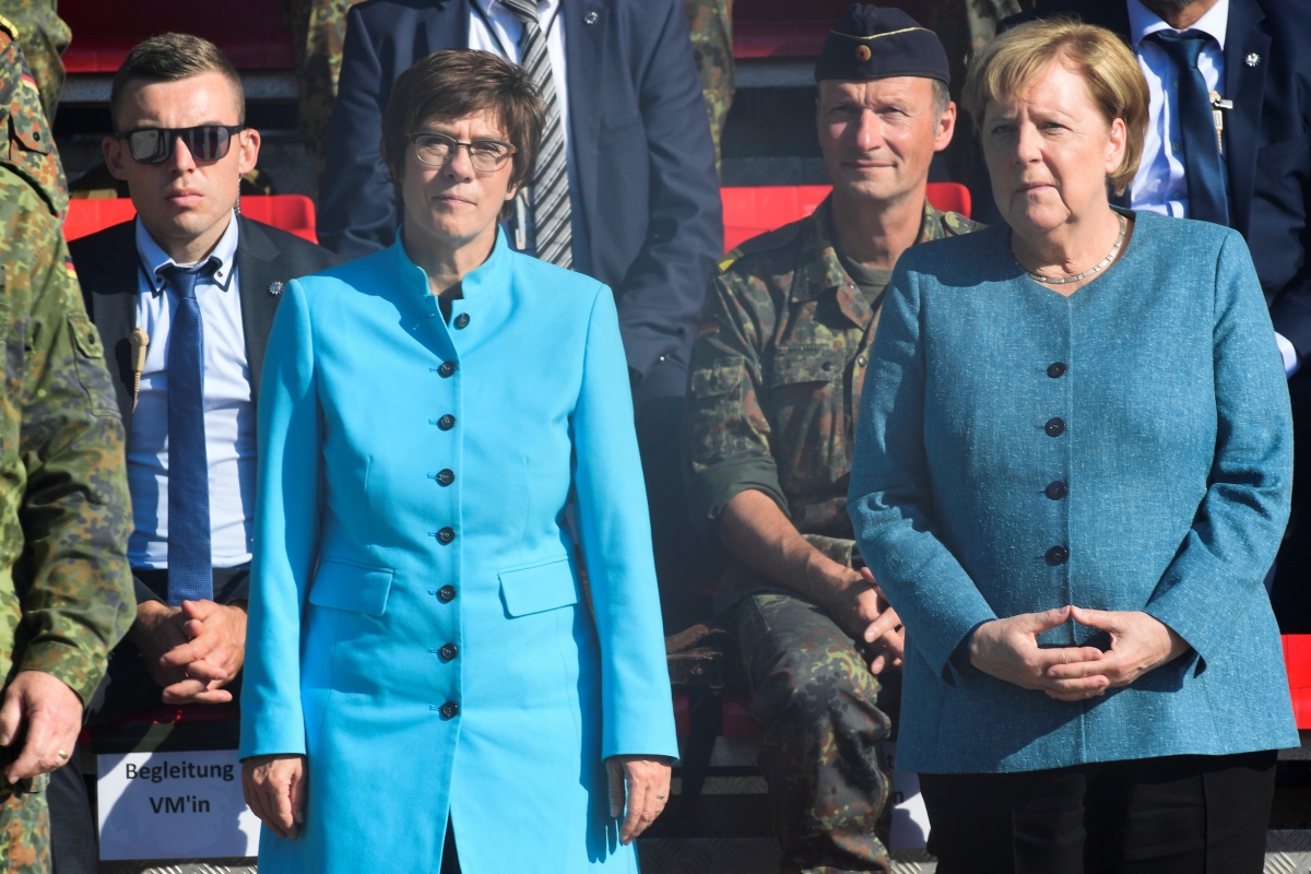 Thất vọng về kết quả bầu cử, 2 đồng minh thân cận của bà Merkel rời khỏi Quốc hội
