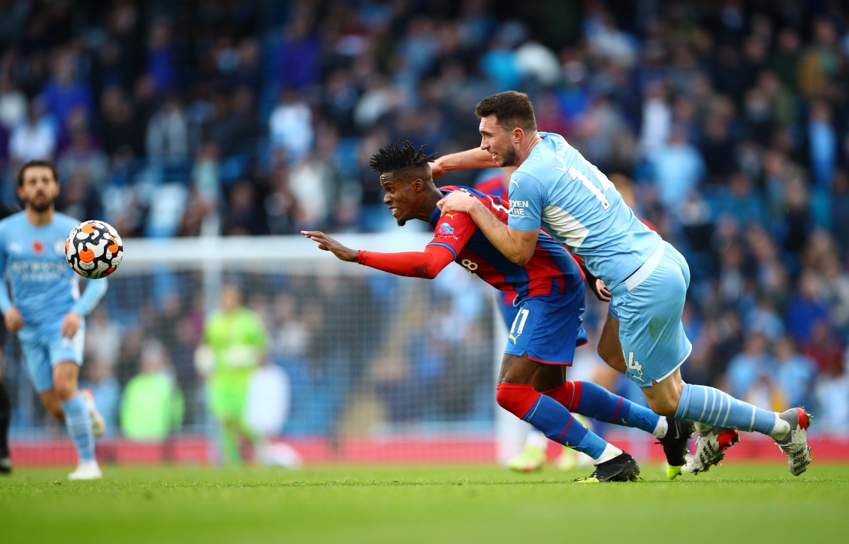 Kết quả Ngoại hạng Anh: Laporte khiến Man City thua đau đớn Crystal Palace