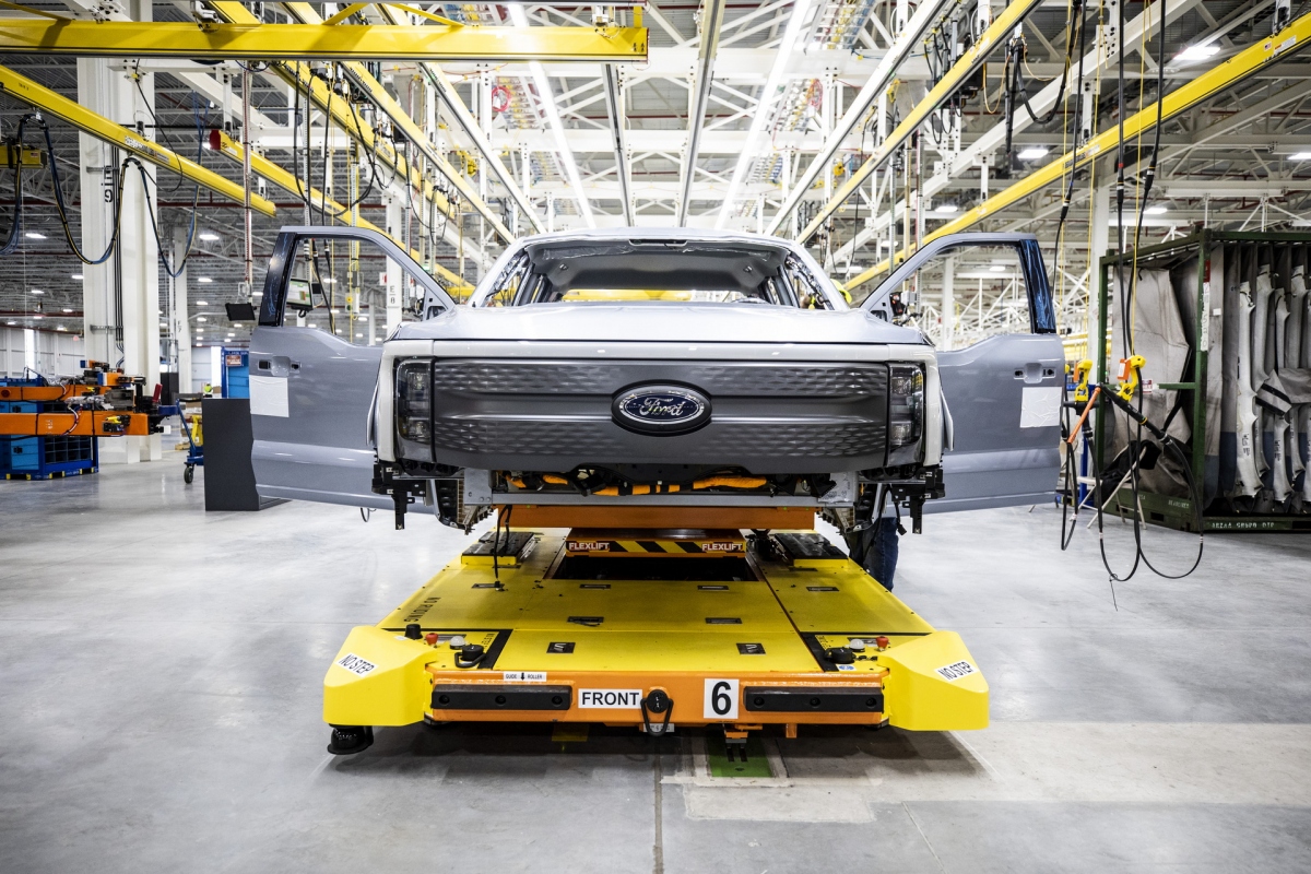 Doanh thu của Ford và GM sụt giảm vì thiếu chip