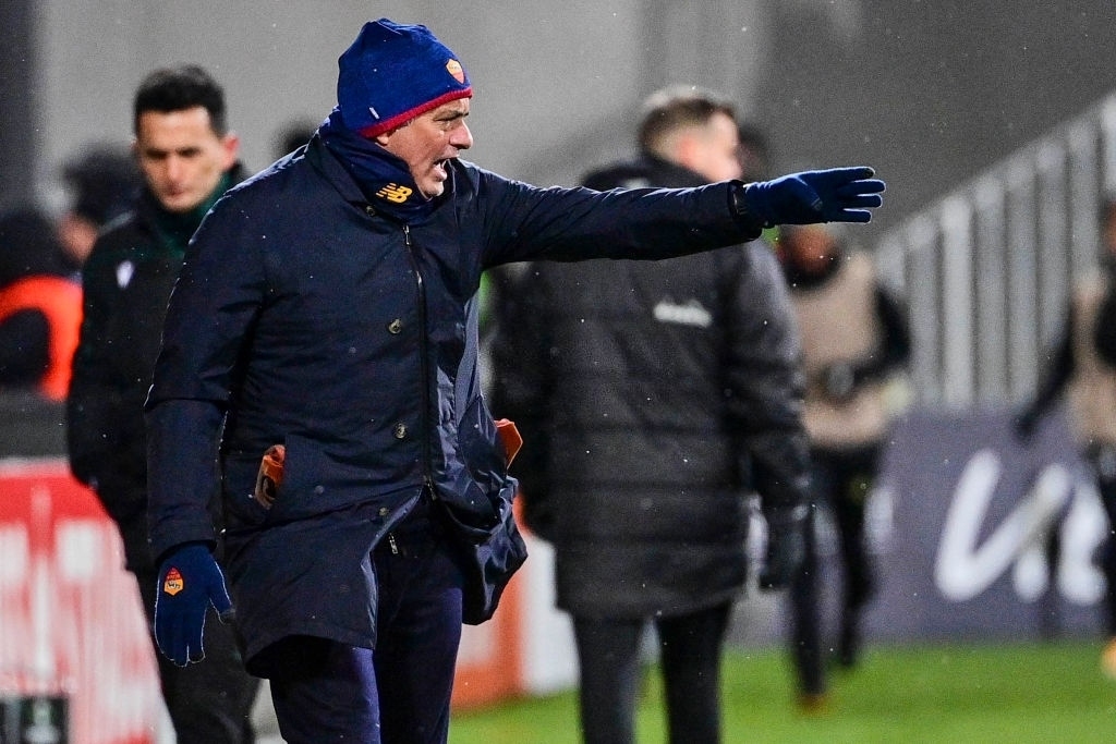AS Roma thua đậm, HLV Mourinho lên tiếng về công việc ở Newcastle