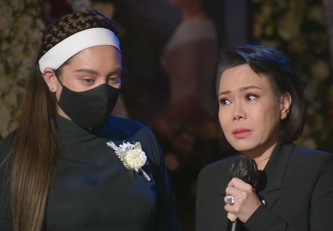 Chuyện showbiz: Việt Hương gồng mình "giấu cảm xúc", cố không khóc trong tang lễ Phi Nhung