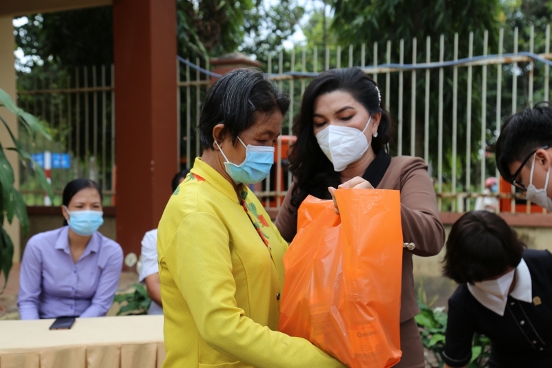 Quỹ từ thiện Kim Oanh trao tặng 12.000 túi an sinh cho người nghèo tại Bình Dương