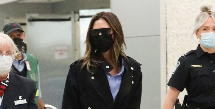 Victoria Beckham phối đồ đẳng cấp tại sân bay JFK