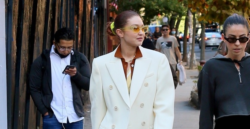 Siêu mẫu Gigi Hadid khoe gu thời trang đẳng cấp trên đường phố New York